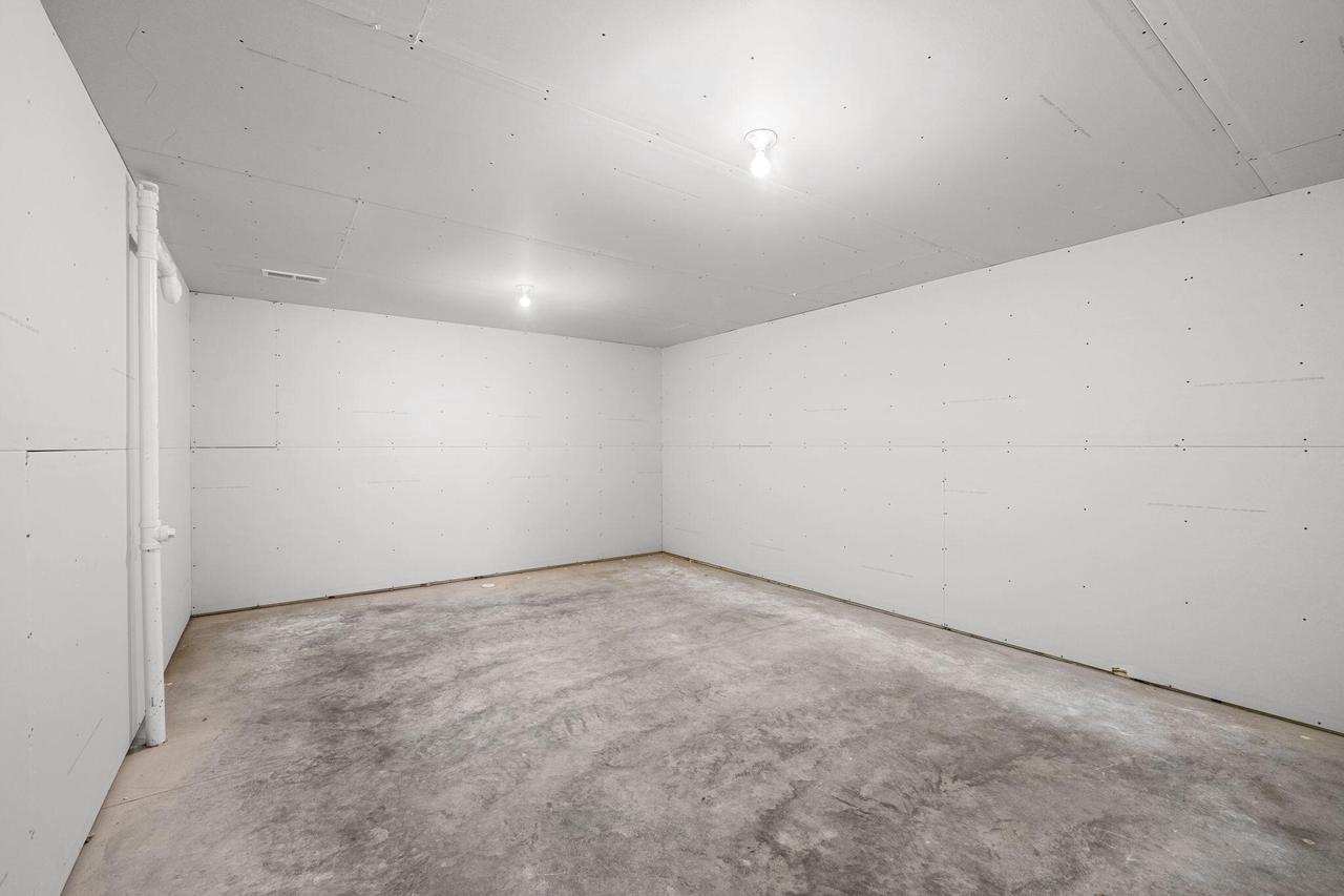 733 Crockett DRIVE