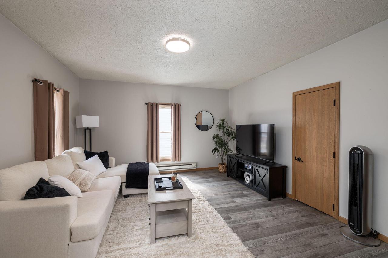 1611 Charles STREET 1613