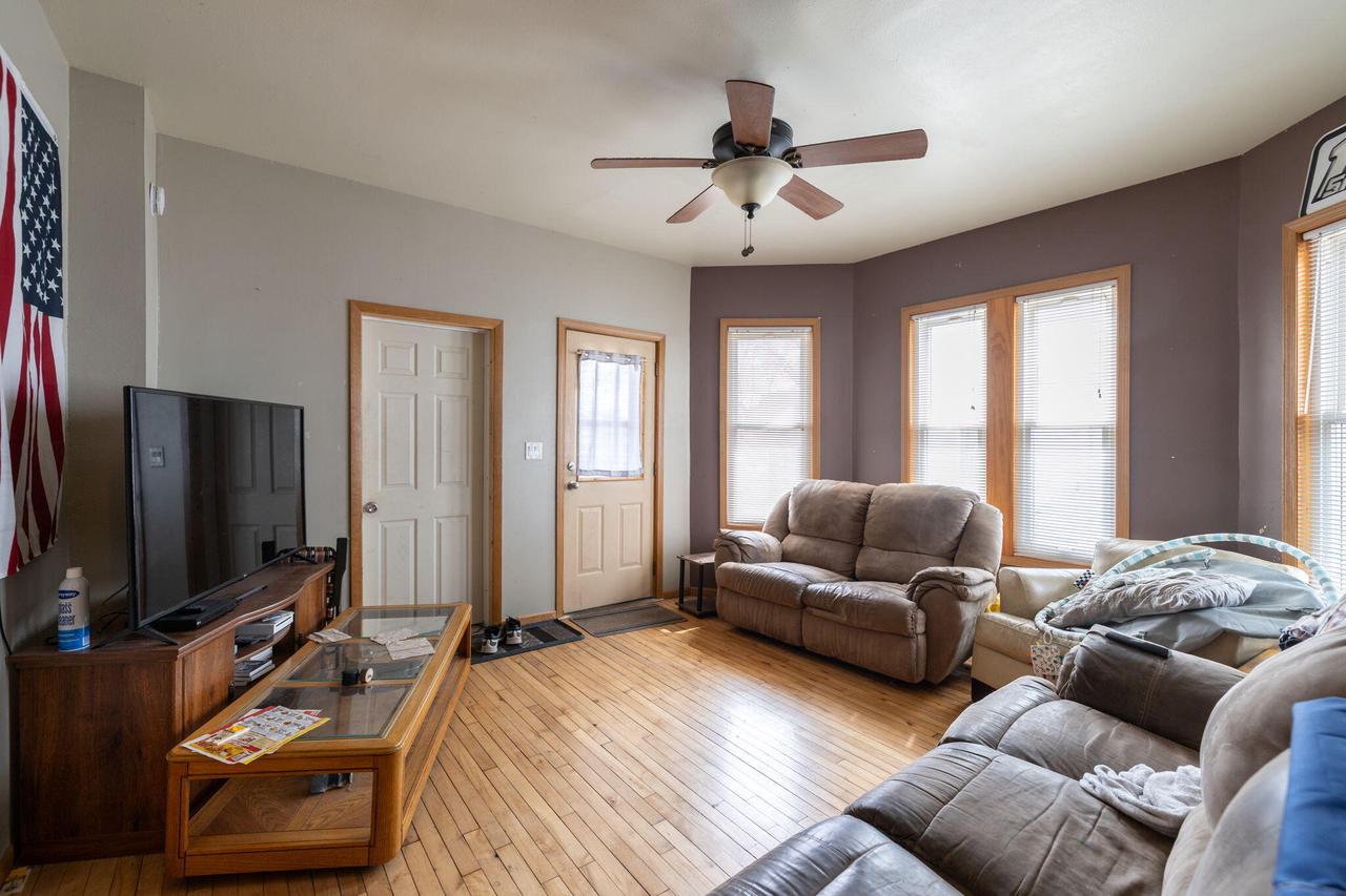 1611 Charles STREET 1613