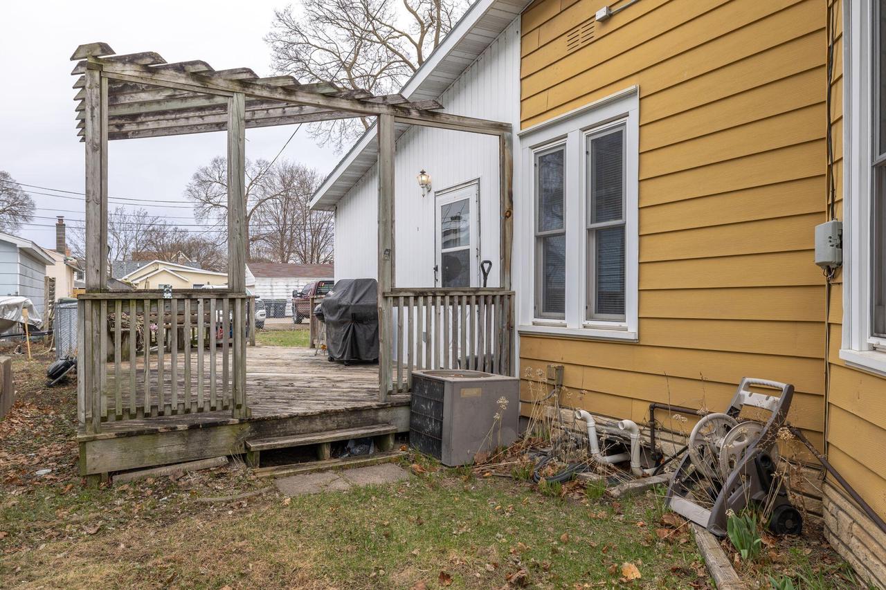 1611 Charles STREET 1613