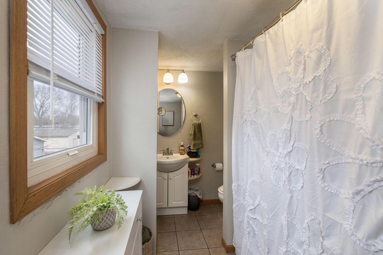 1611 Charles STREET 1613