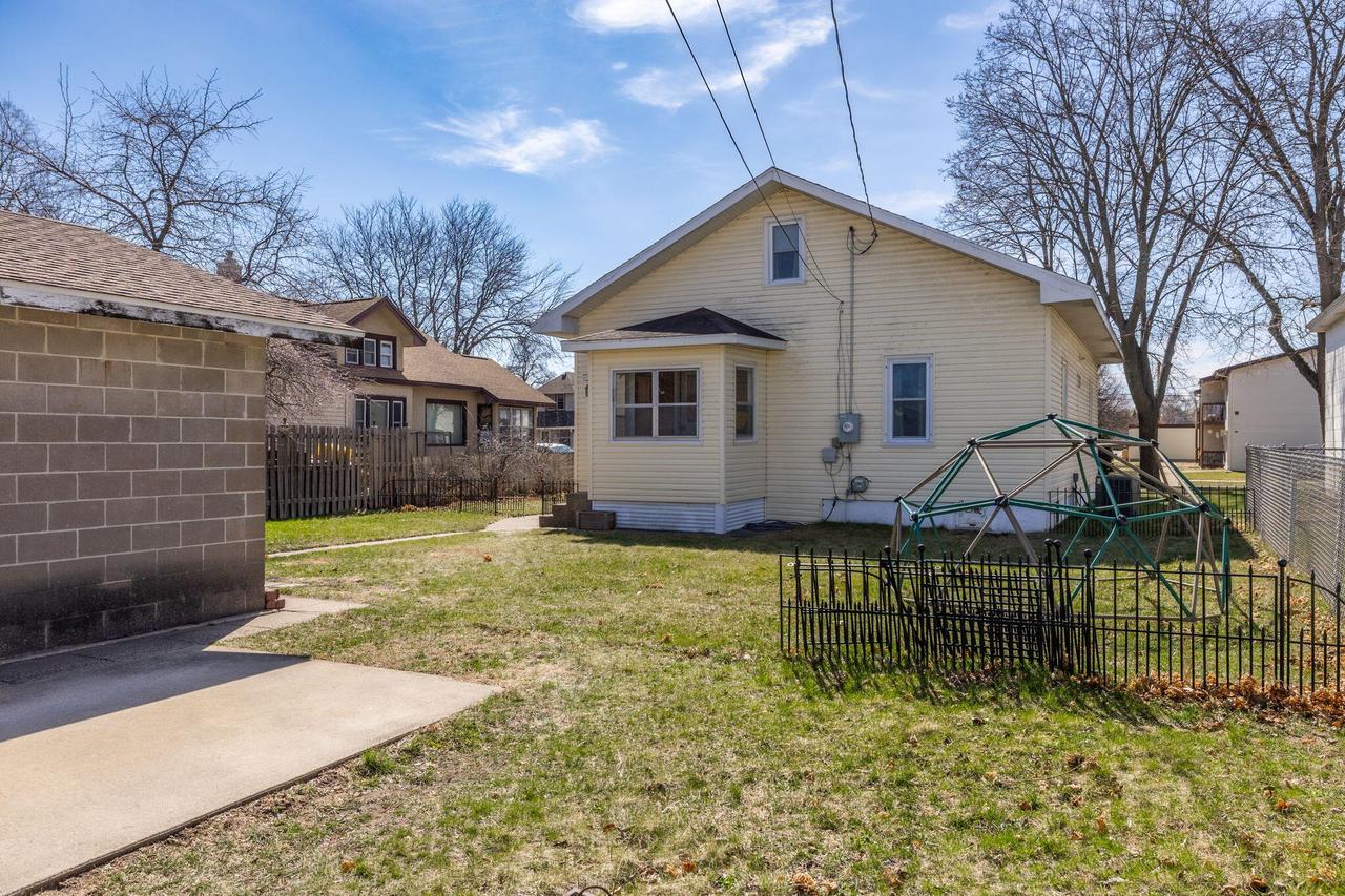 1425 Redfield STREET