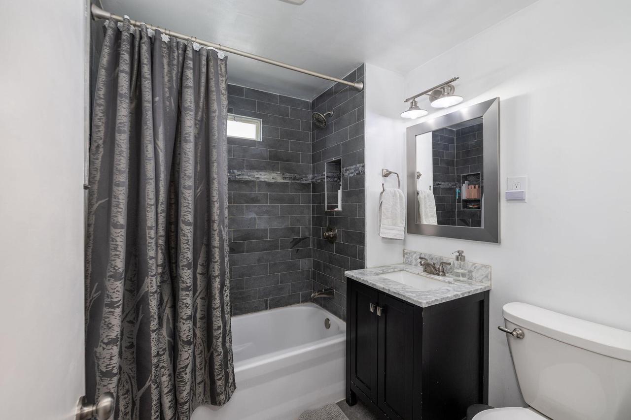 1425 Redfield STREET