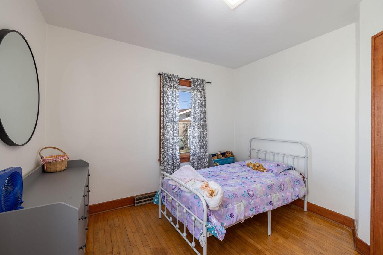 1425 Redfield STREET