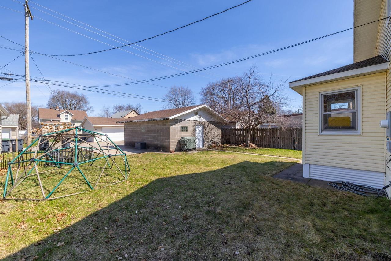 1425 Redfield STREET