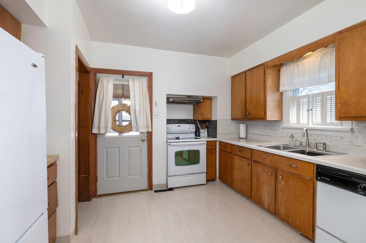 1425 Redfield STREET