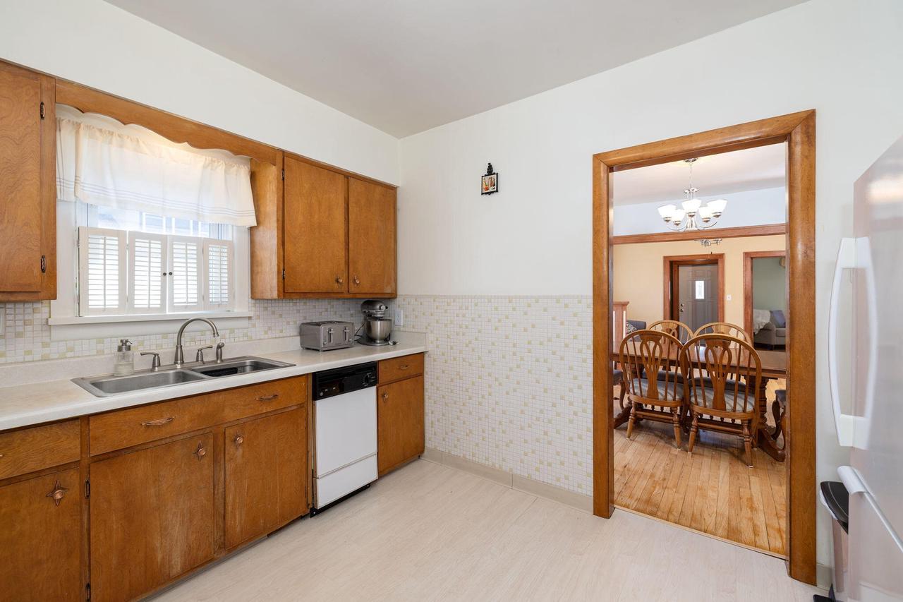 1425 Redfield STREET