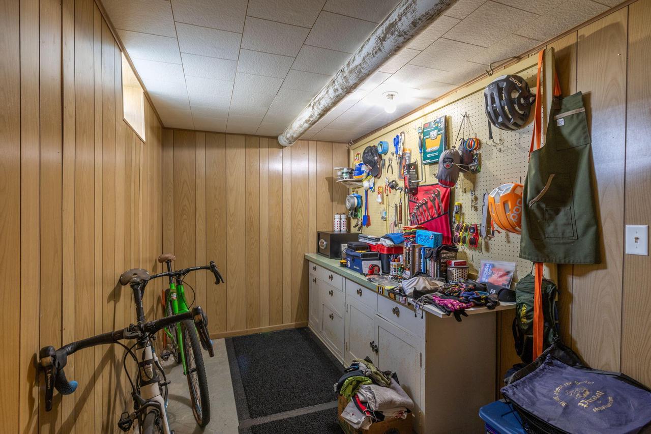 1425 Redfield STREET