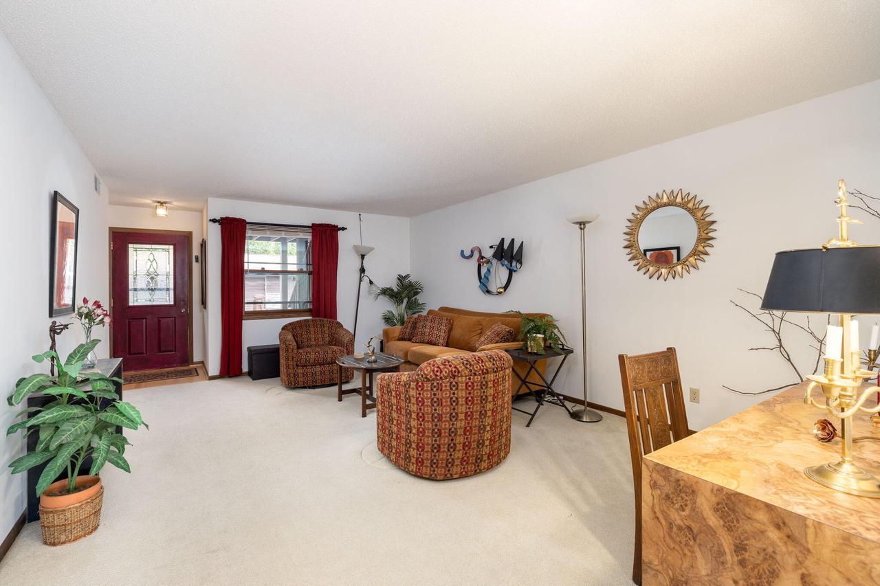 1341 Lauderdale PLACE