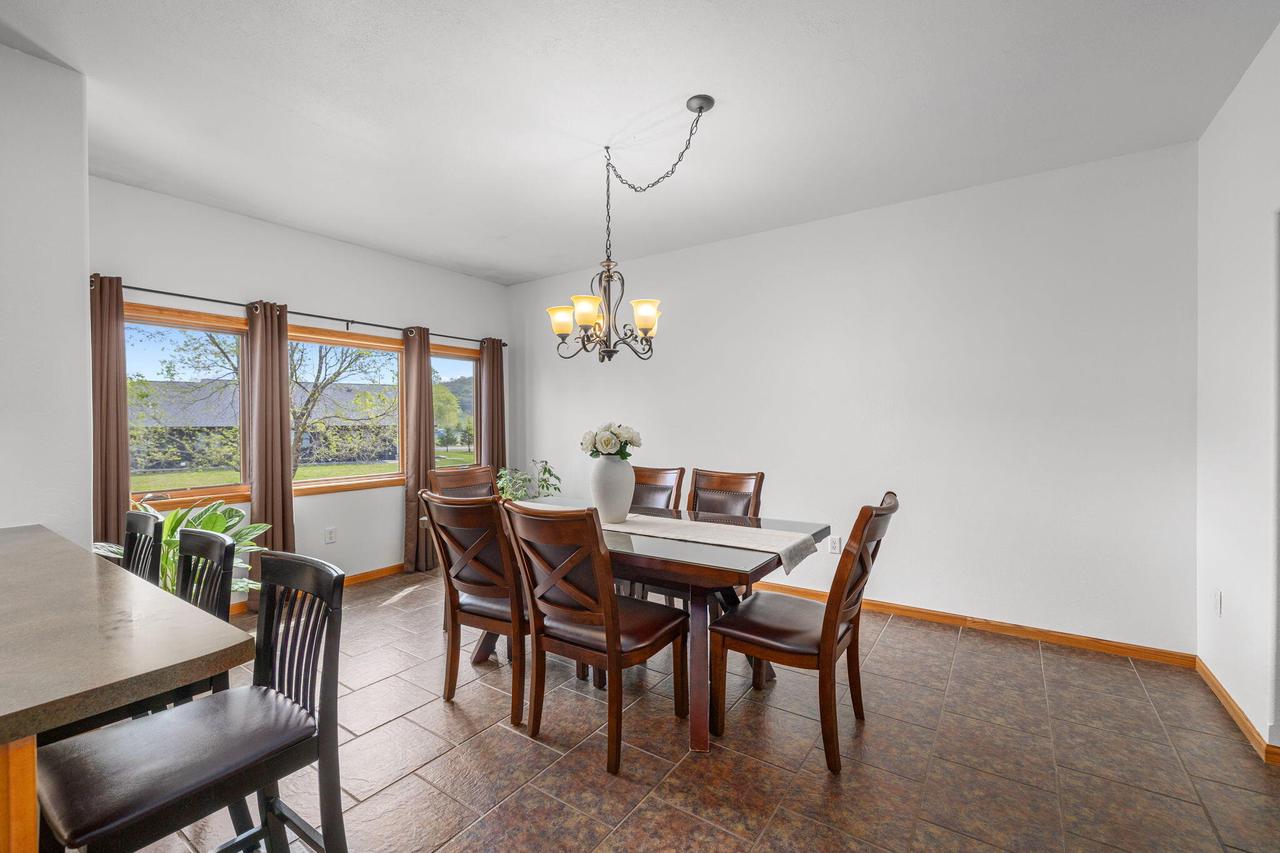 W7872 Amstel COURT