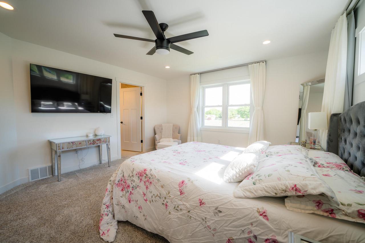 1713 Fox Glove STREET