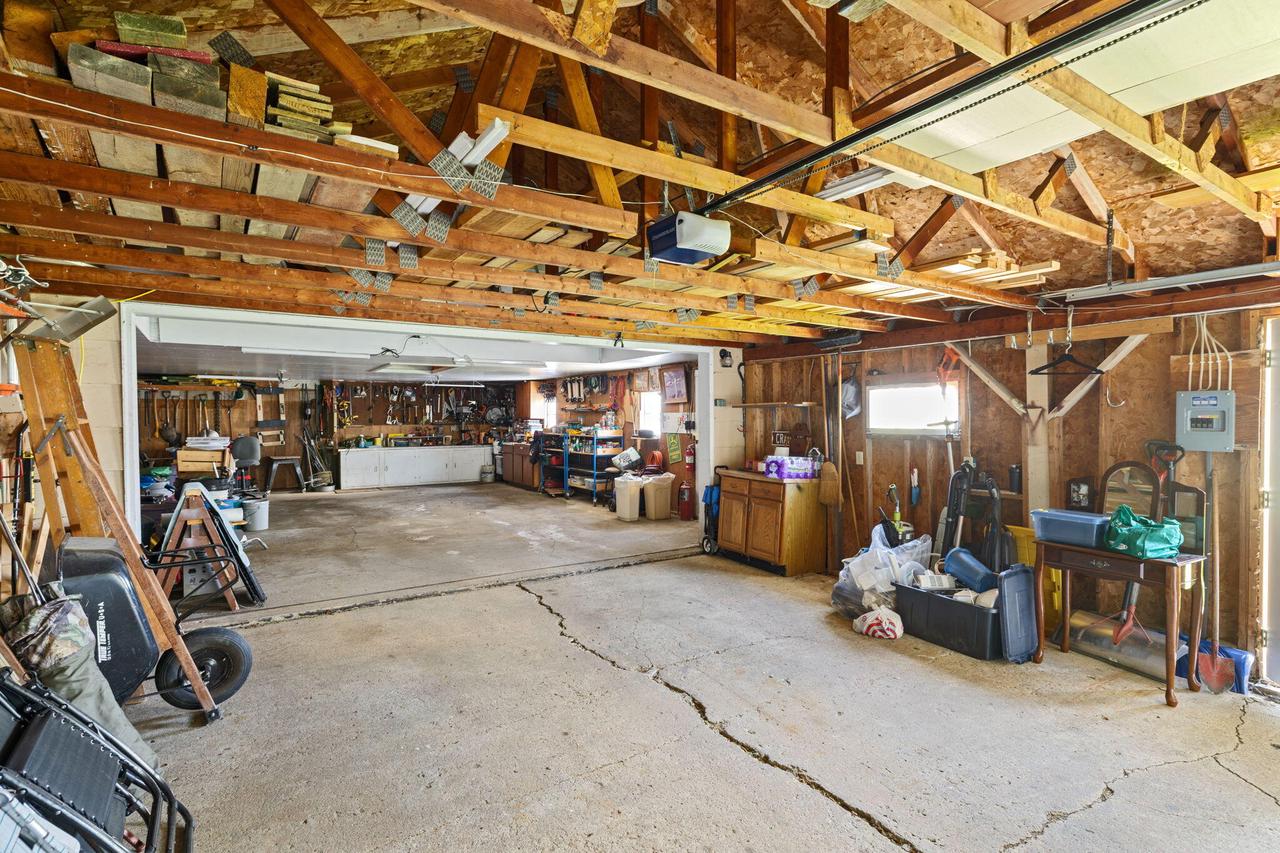 201 Hogg STREET W W