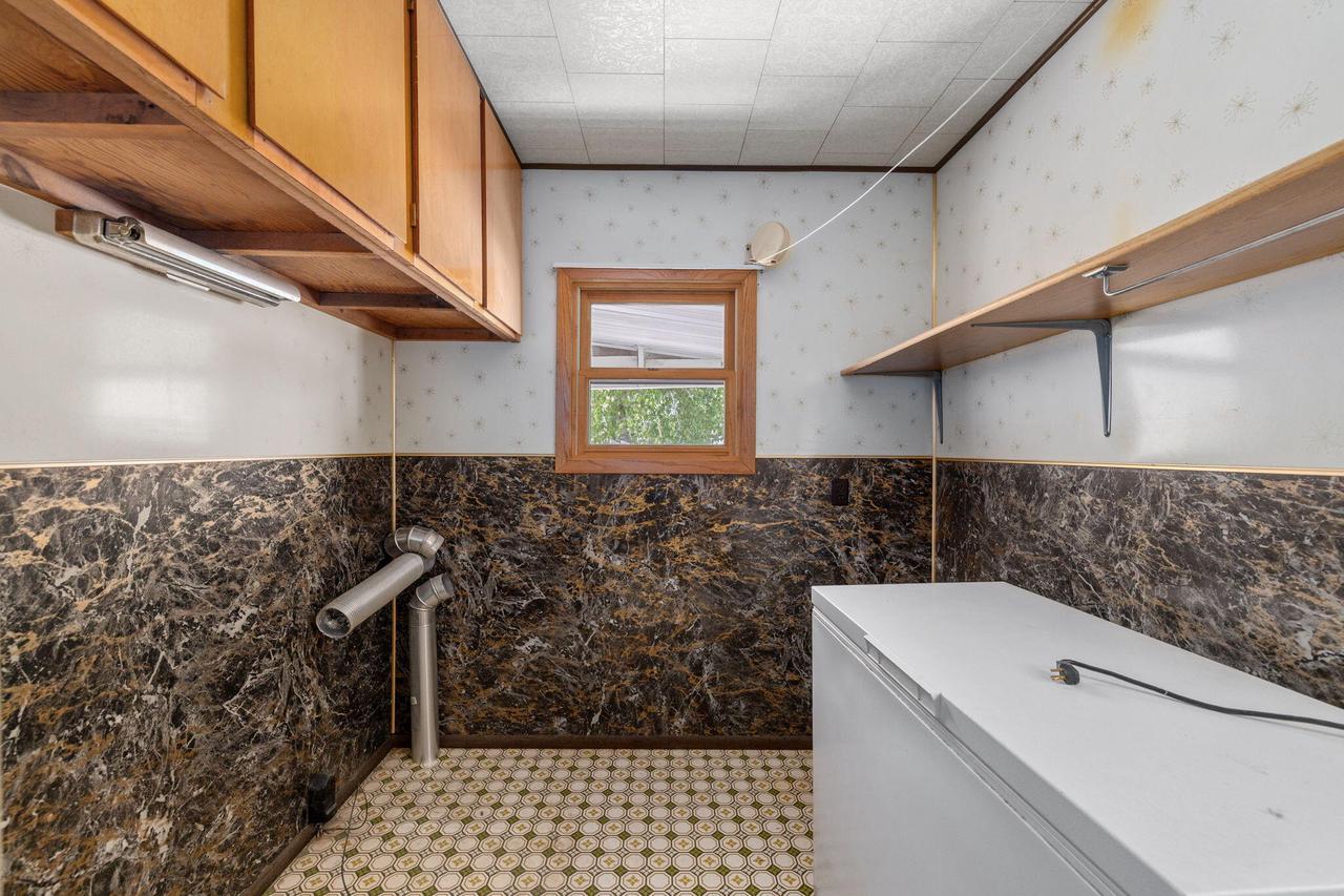 201 Hogg STREET W W