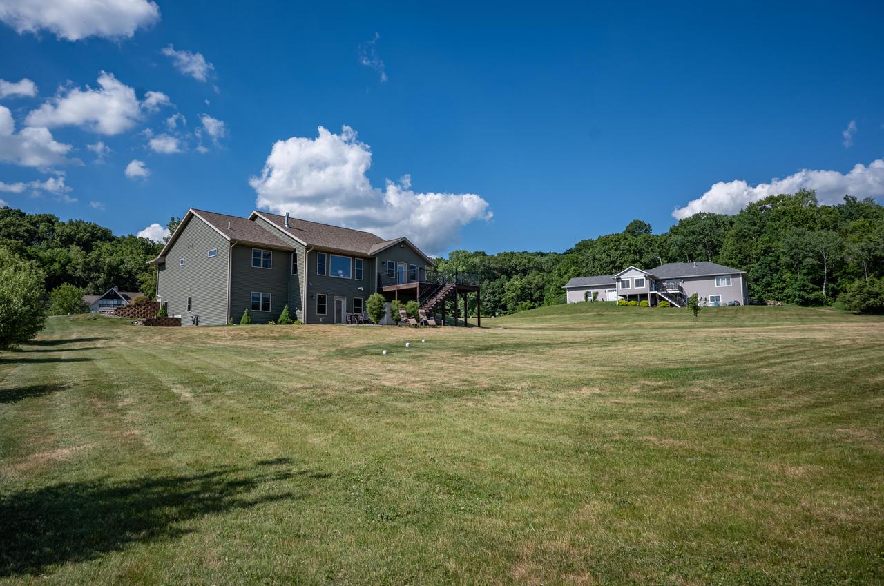 W7563 Castle Heights DRIVE