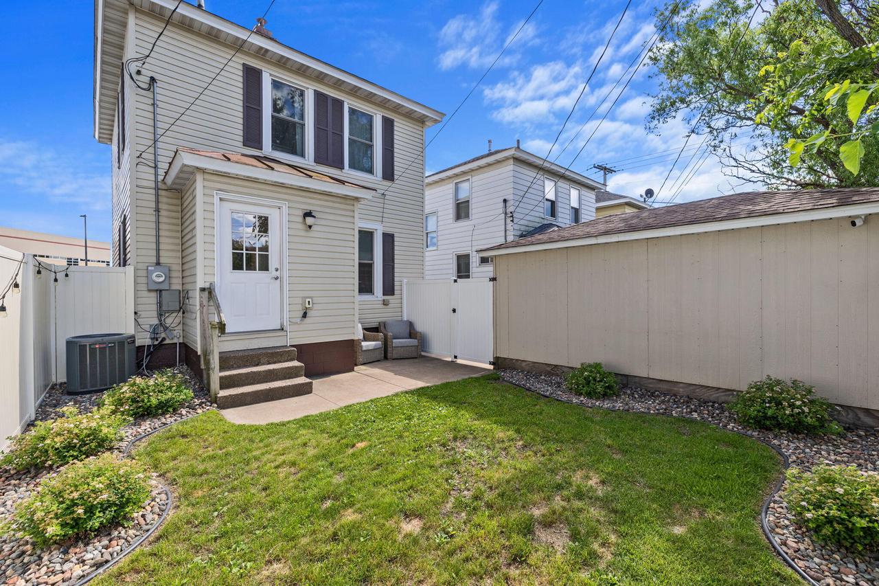 909 Green Bay STREET