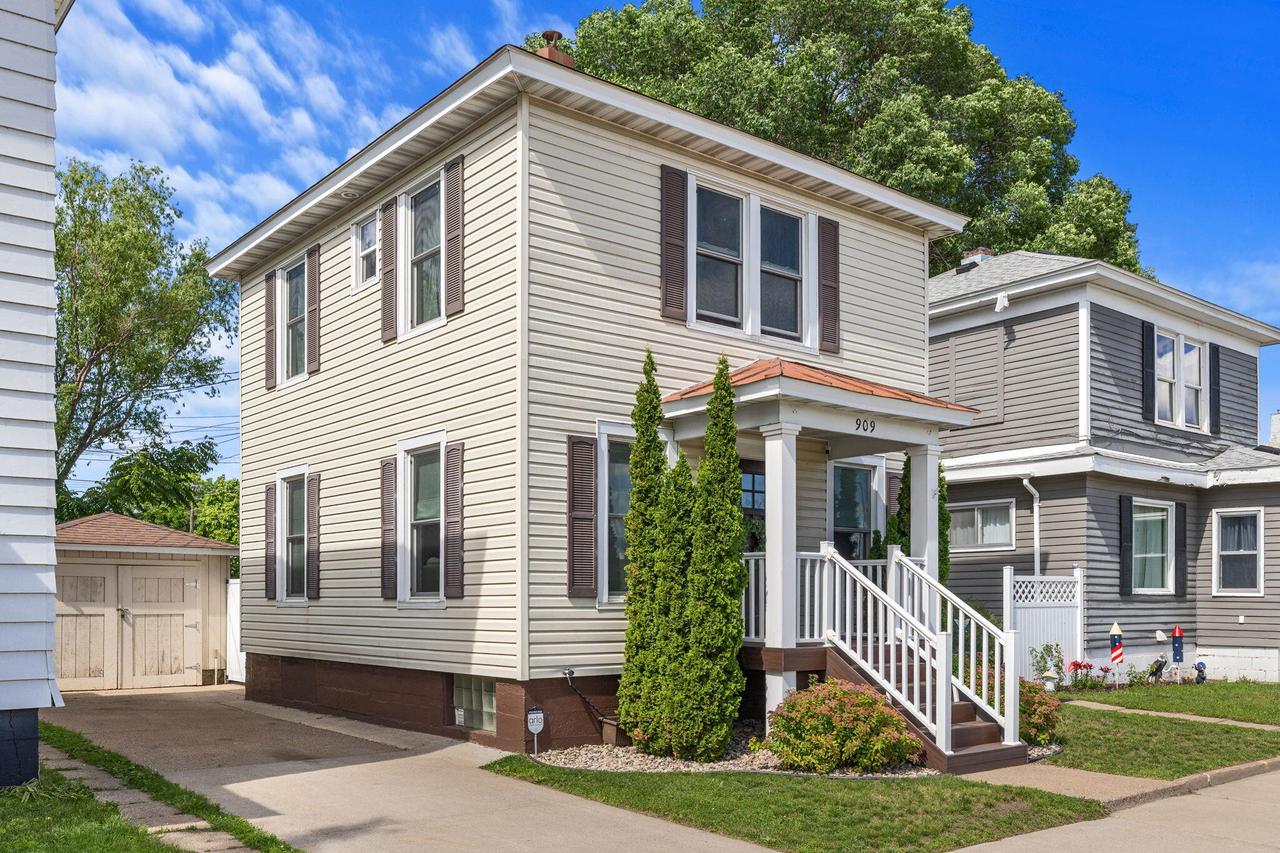 909 Green Bay STREET