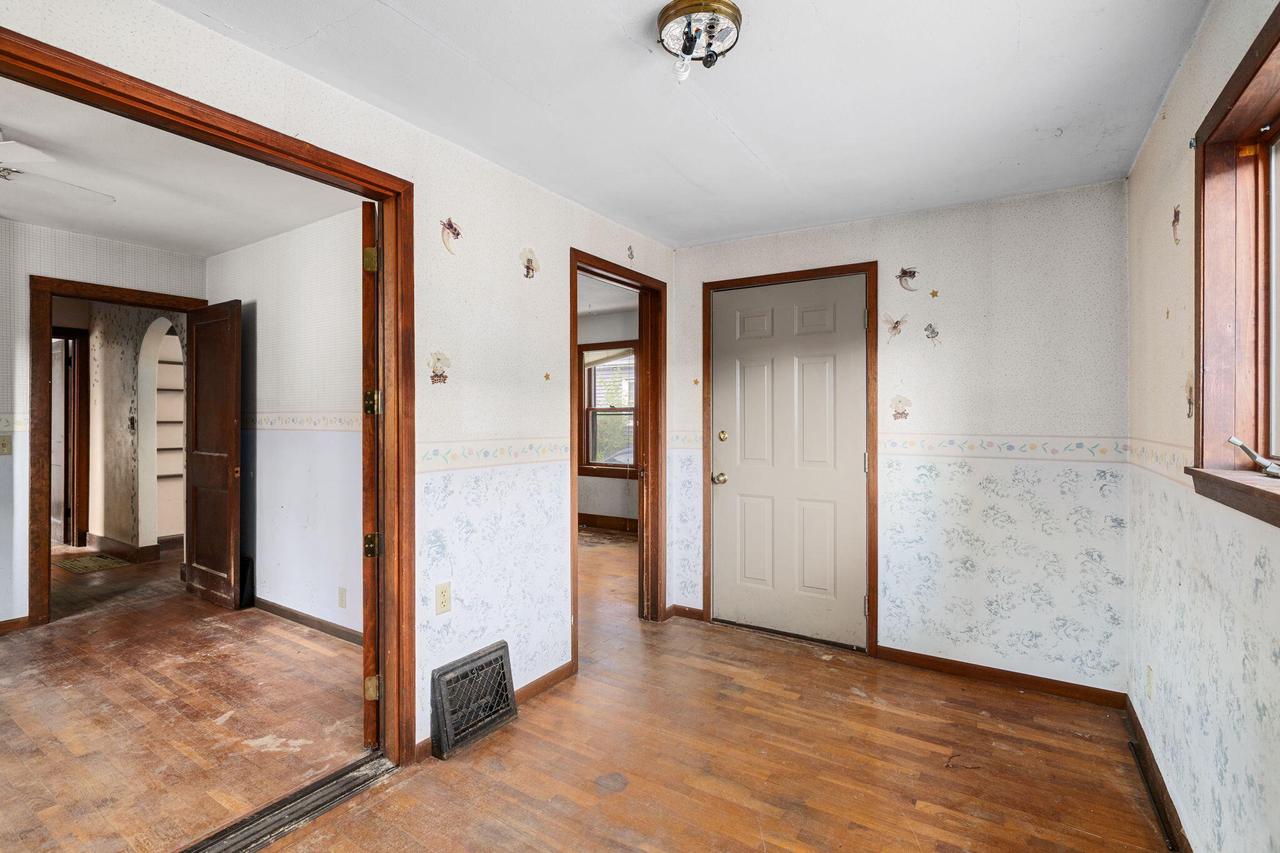 2512 Travis STREET