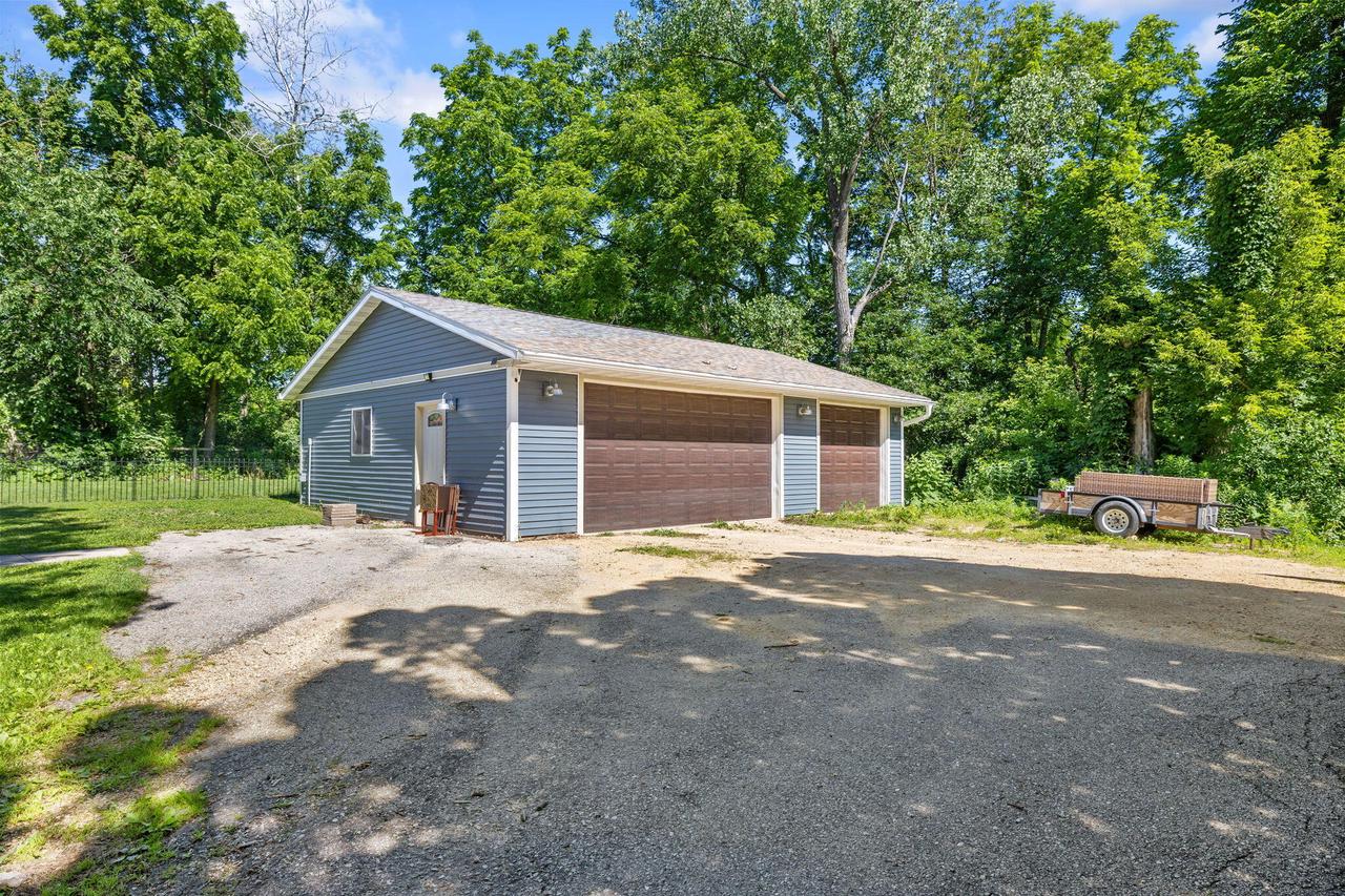 W884 Mohawk LANE E E