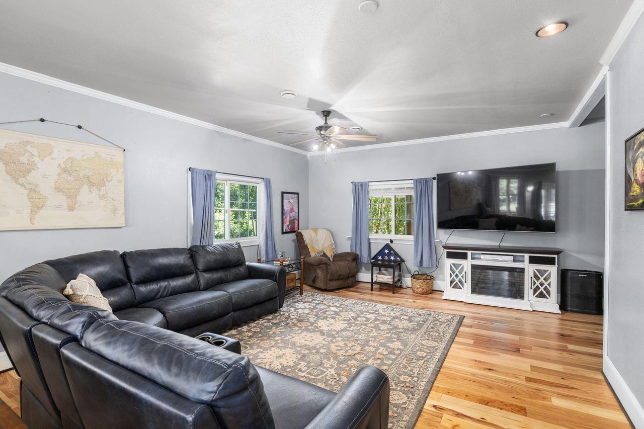 W884 Mohawk LANE E E