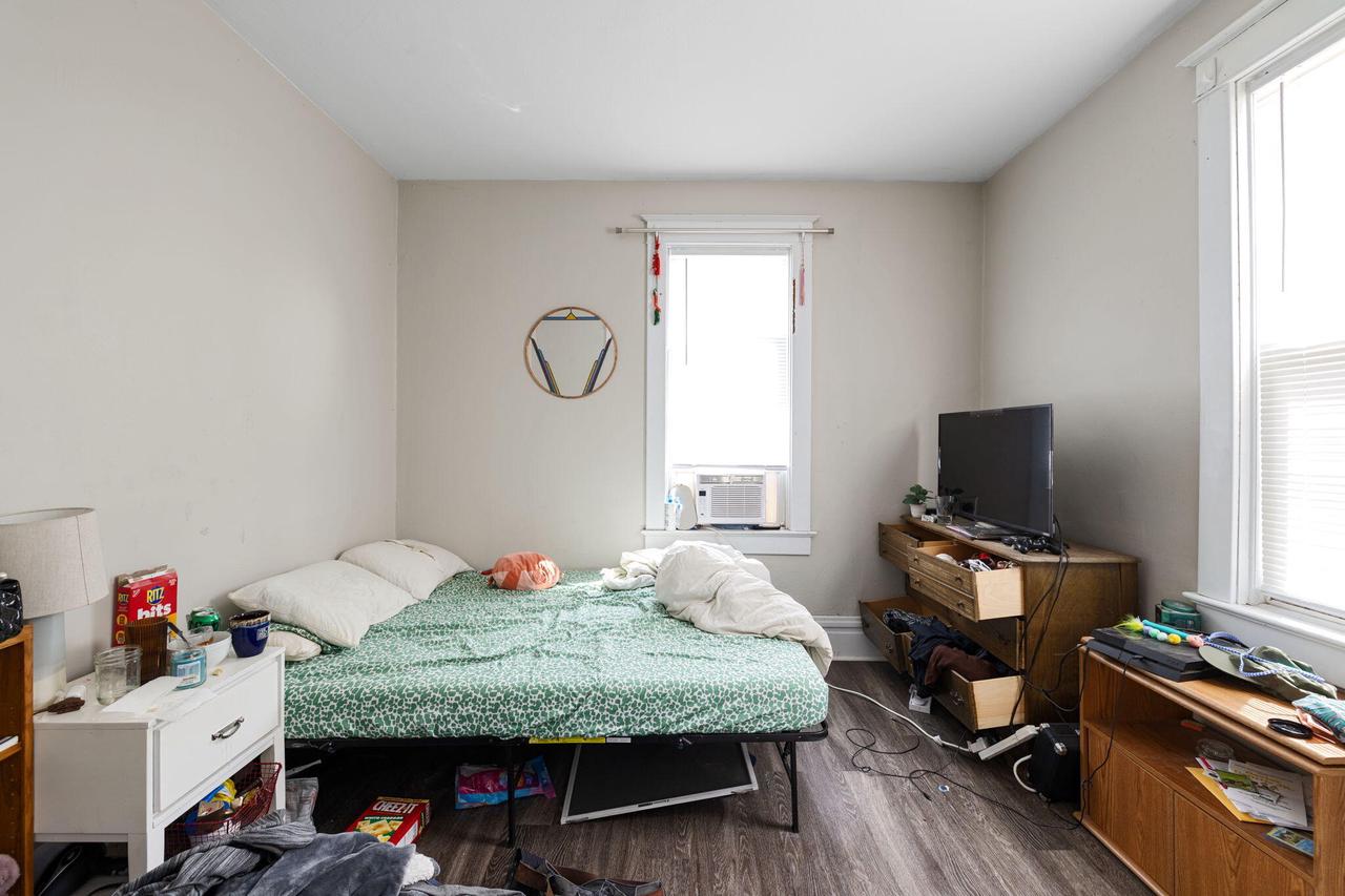 929 Redfield STREET 931