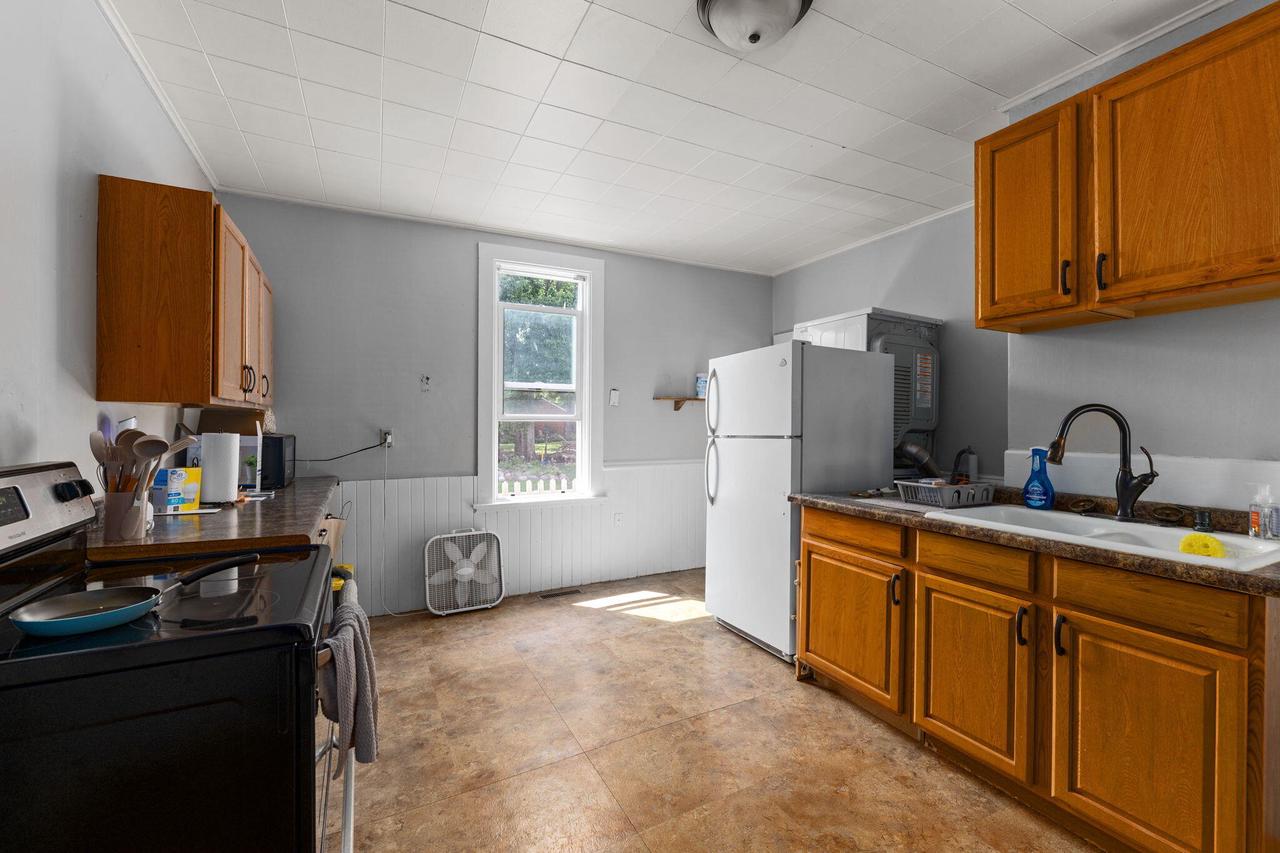 929 Redfield STREET 931