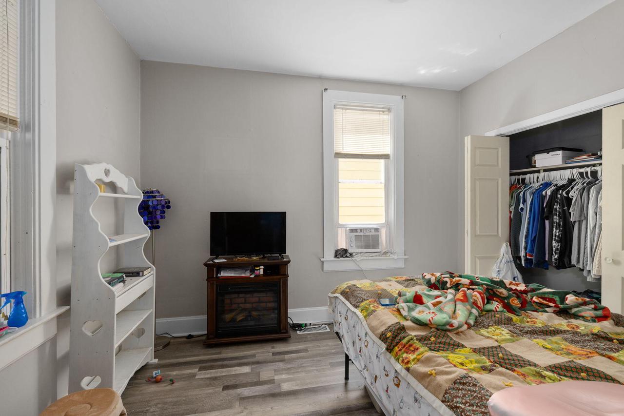 929 Redfield STREET 931