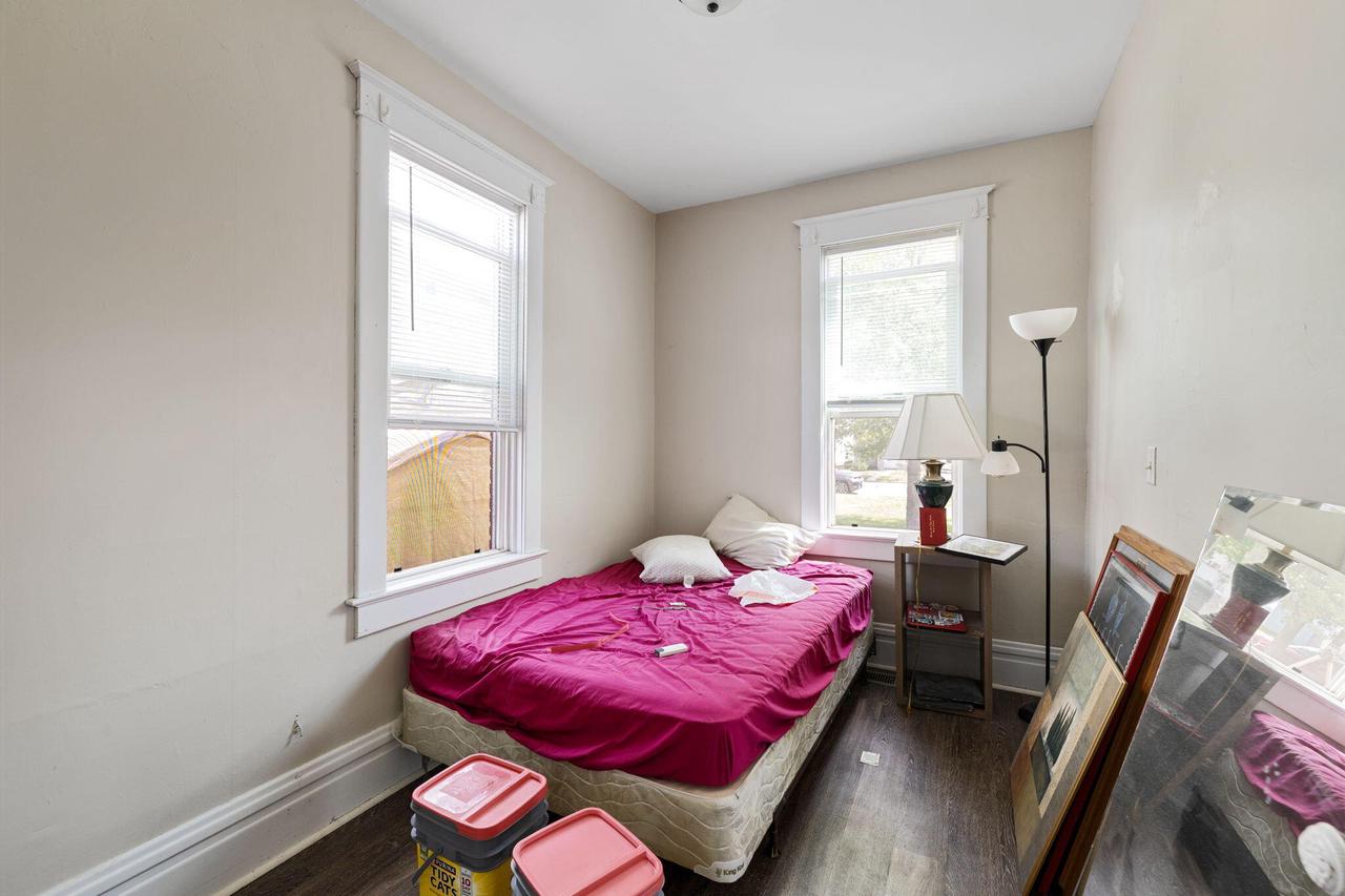 929 Redfield STREET 931