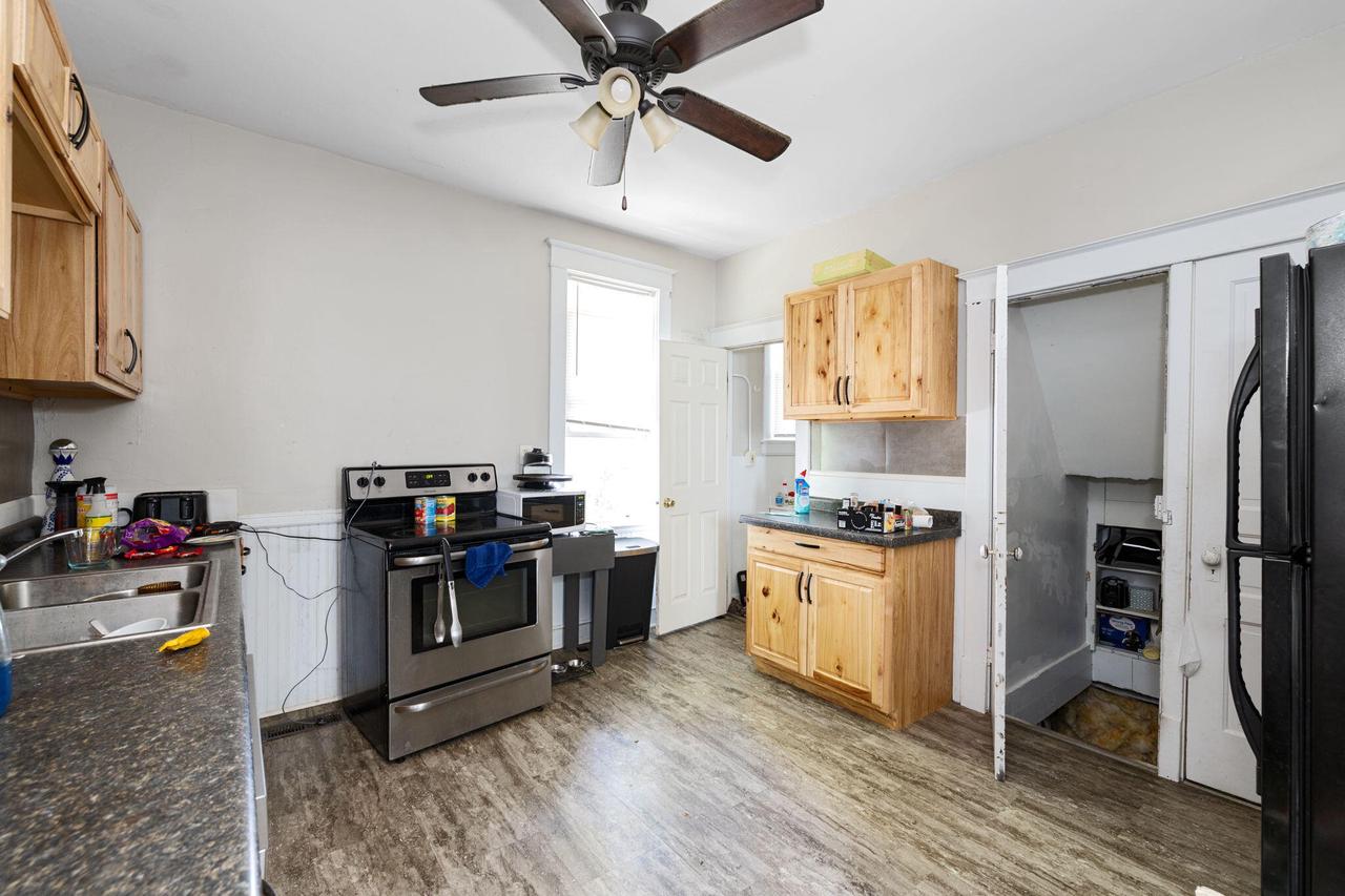 929 Redfield STREET 931