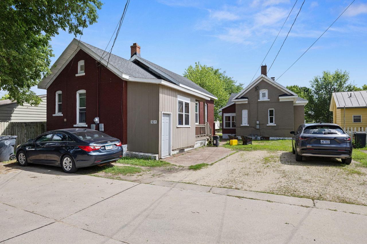 929 Redfield STREET 931