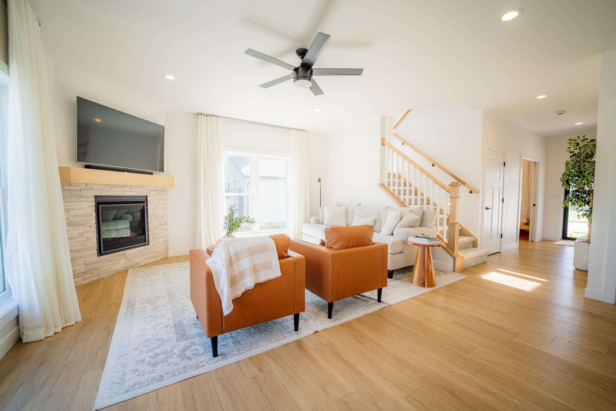 1713 Fox Glove Street