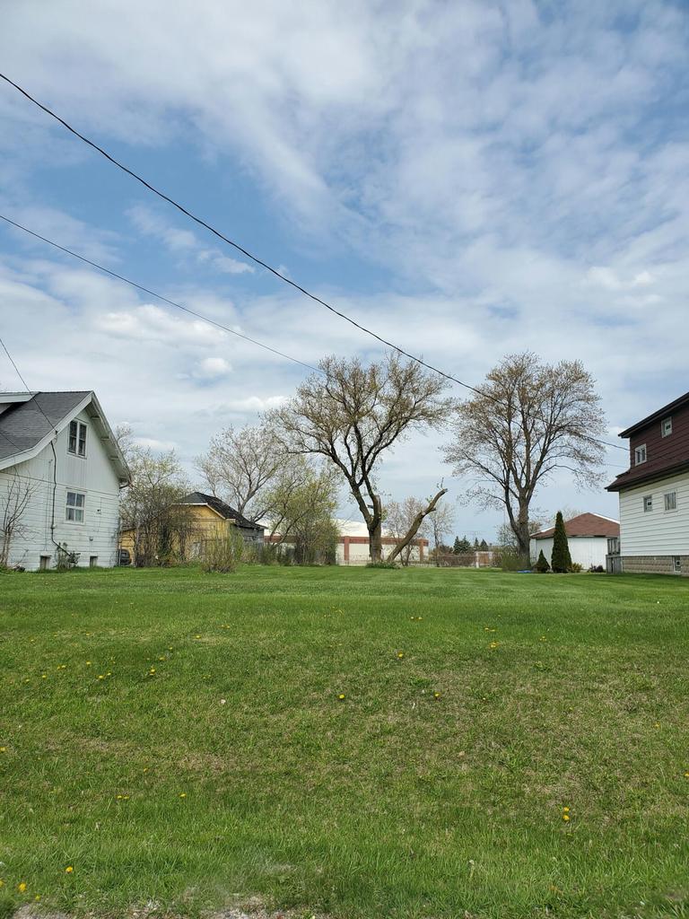 8748 W Fond du Lac AVENUE