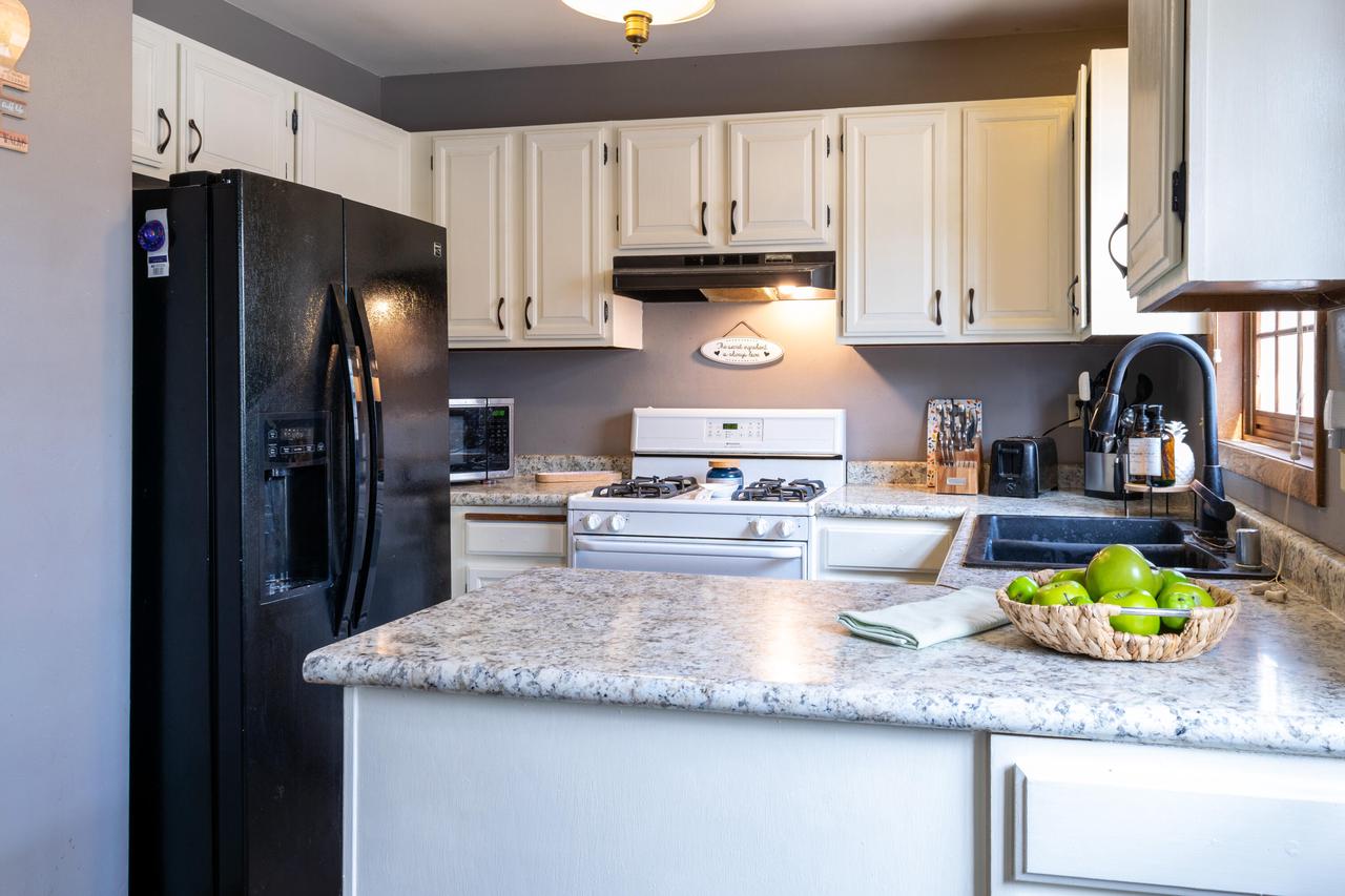 2020 Woodburn ROAD Unit: B
