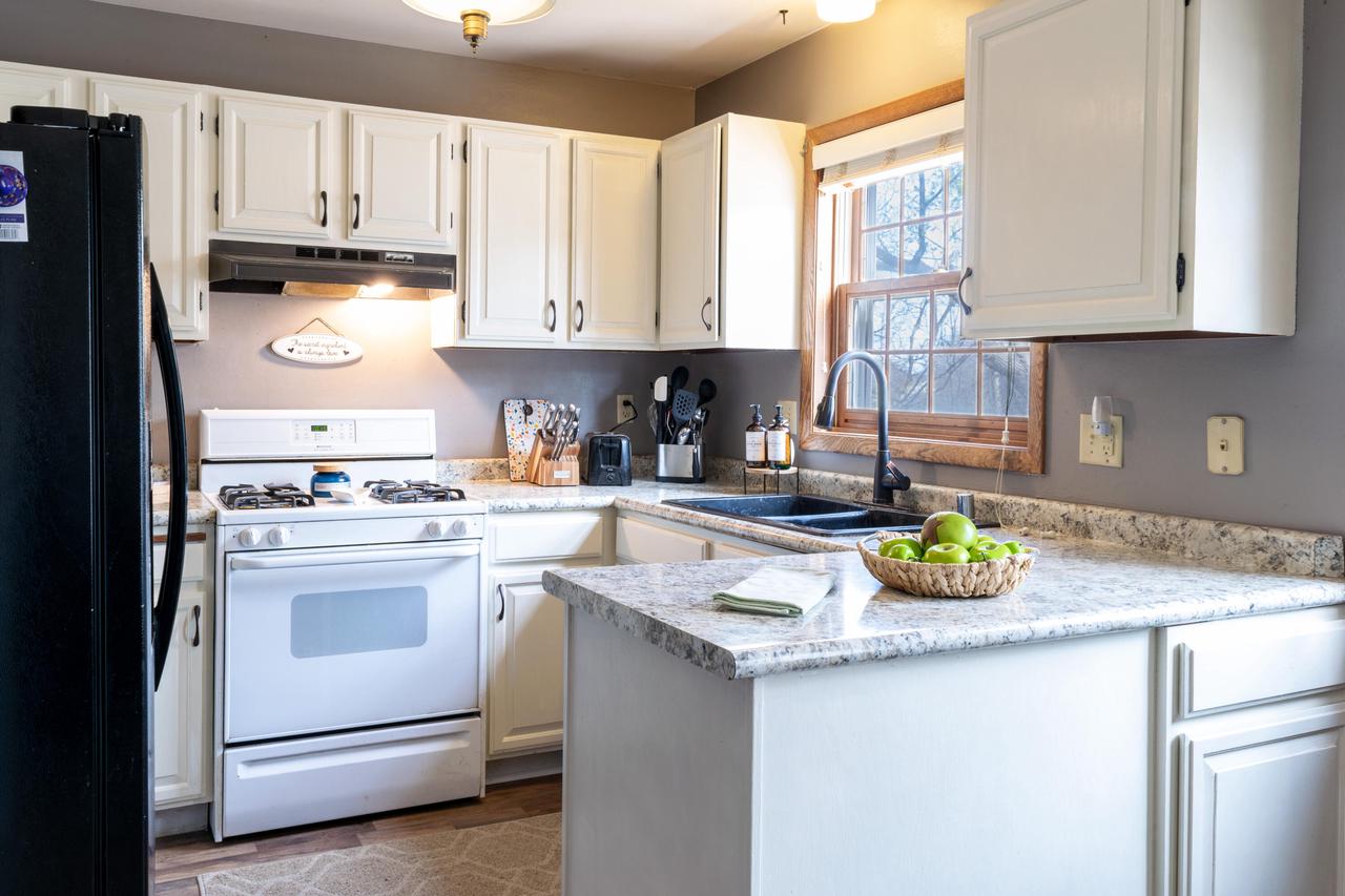 2020 Woodburn ROAD Unit: B