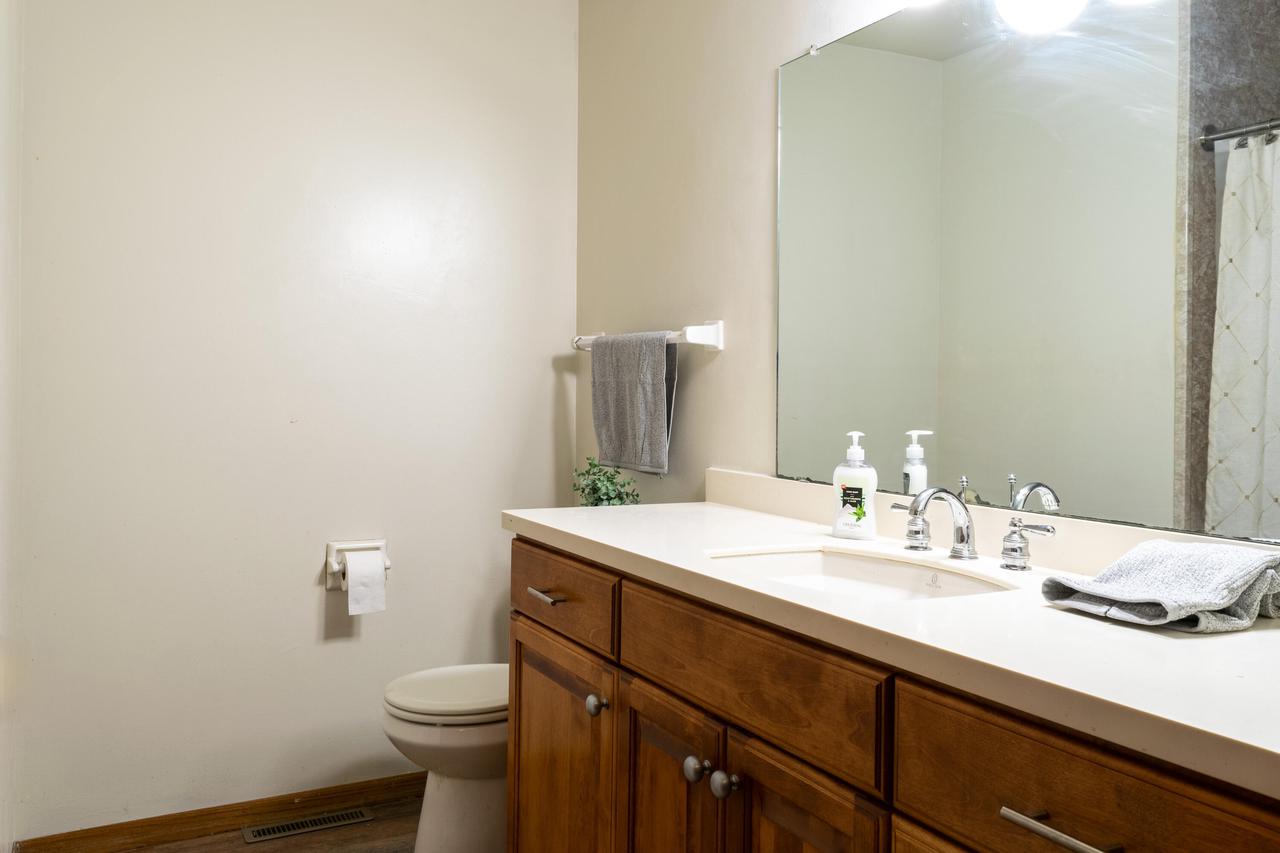 2020 Woodburn ROAD Unit: B