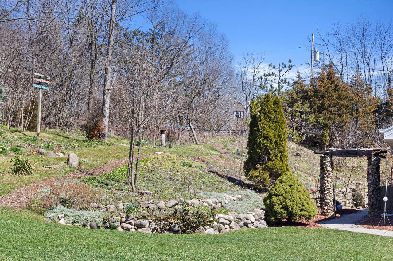 401 Prairie Hill WAY