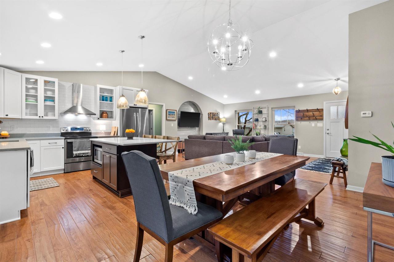 401 Prairie Hill WAY