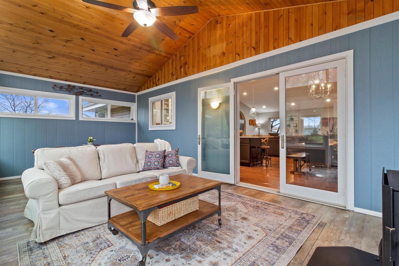 401 Prairie Hill WAY