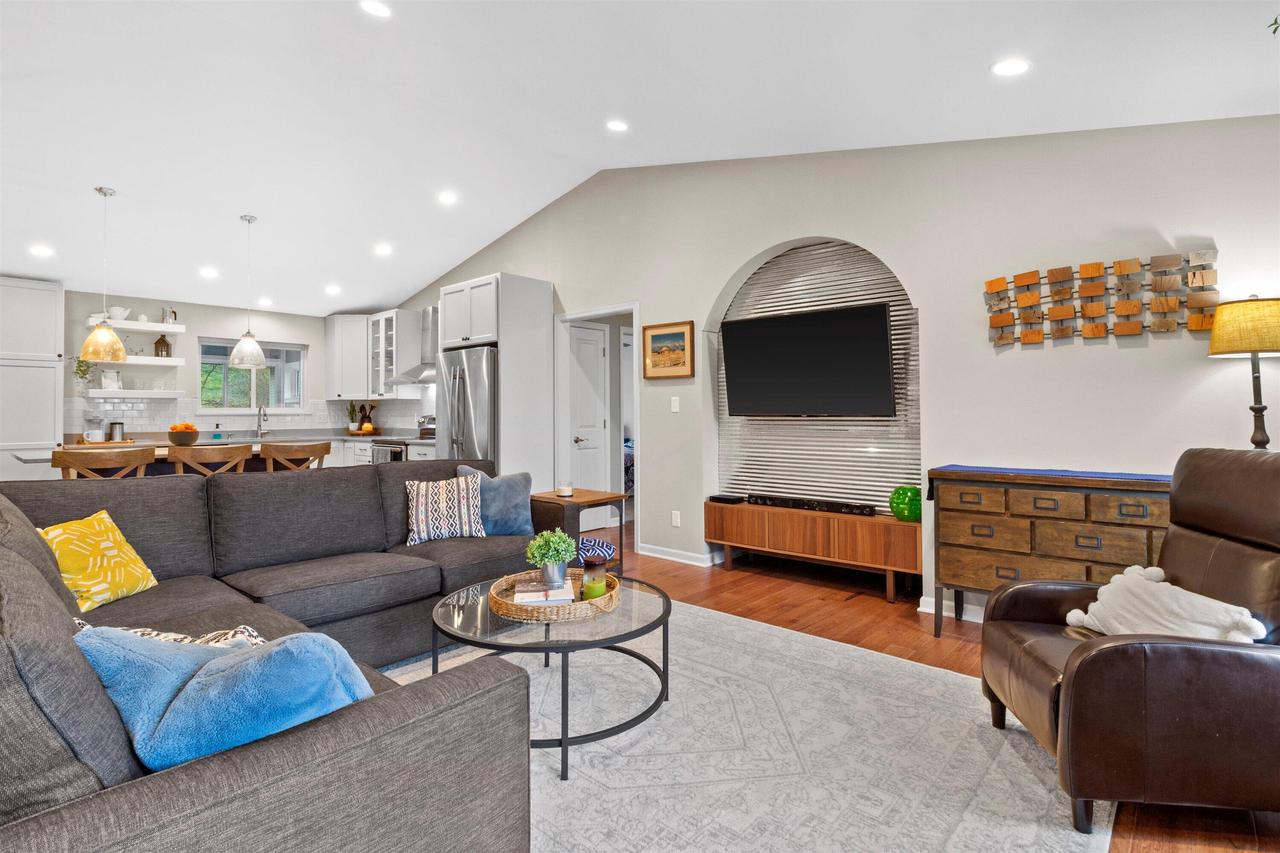 401 Prairie Hill WAY