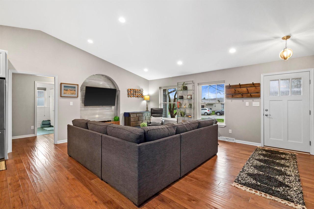 401 Prairie Hill WAY