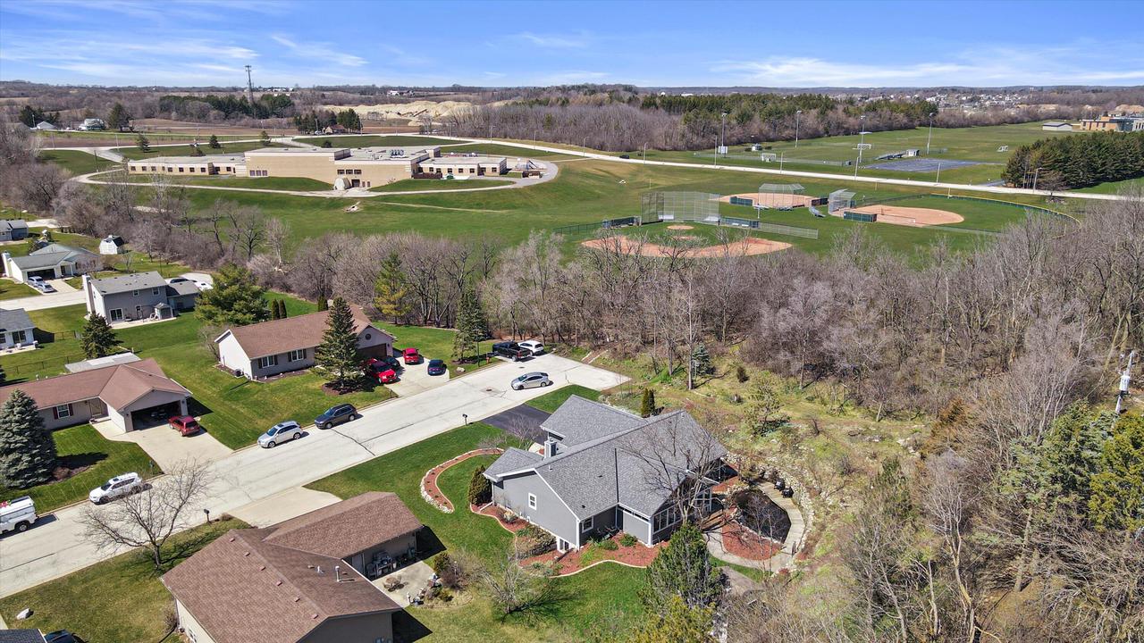 401 Prairie Hill WAY