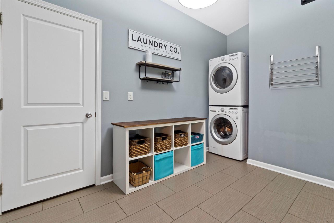 401 Prairie Hill WAY