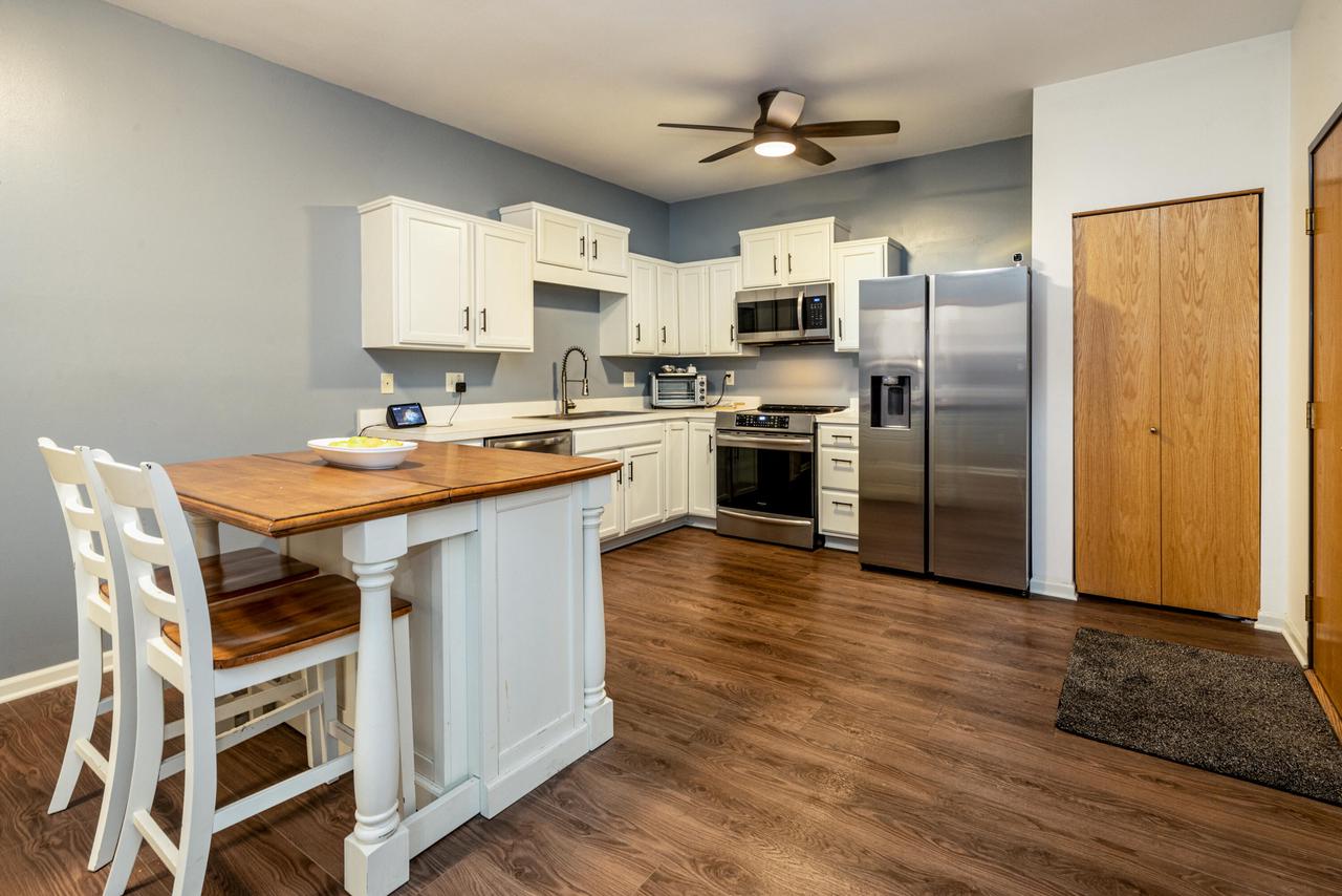 2419 Fox River PARKWAY C