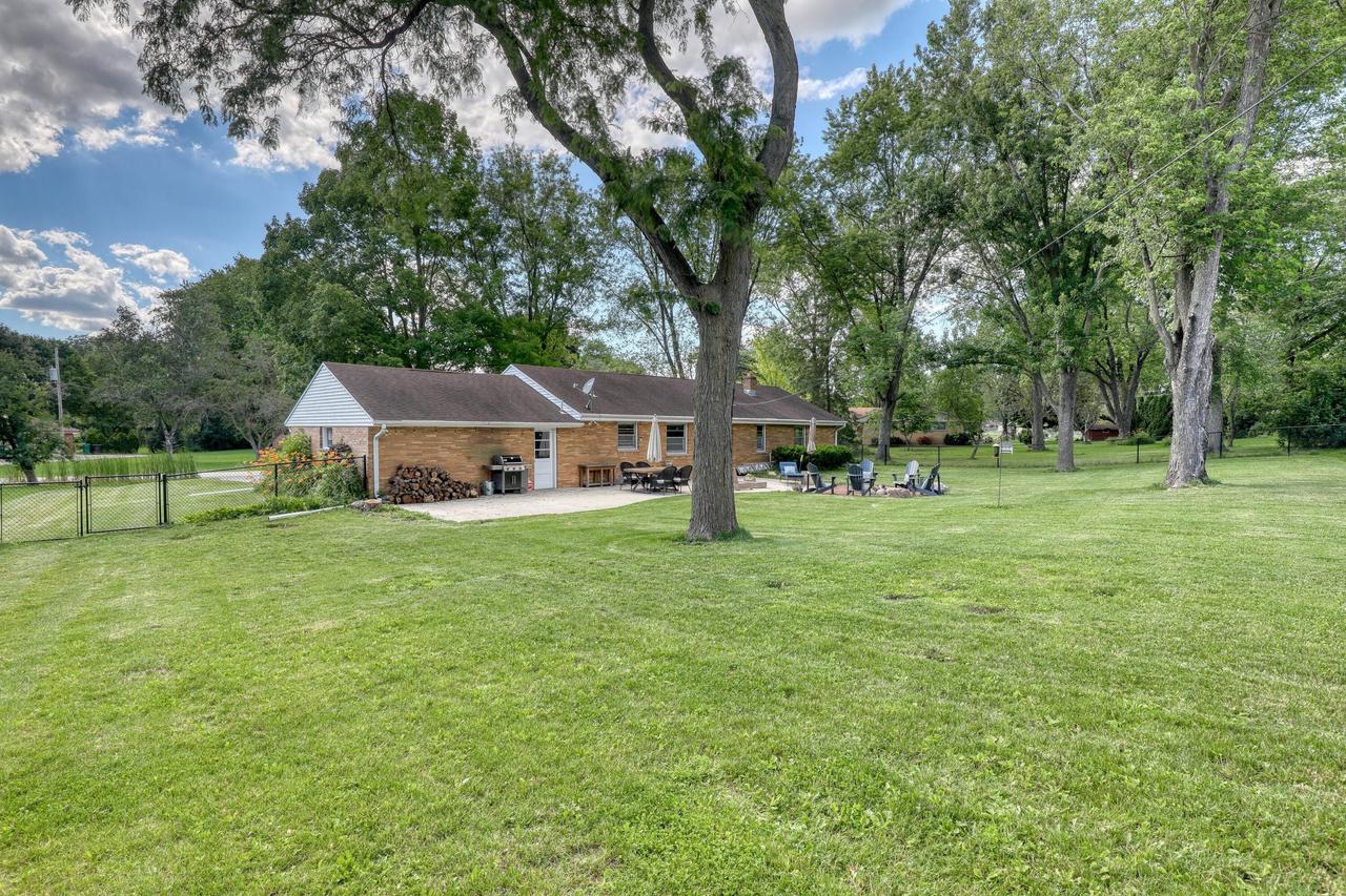 W158N5752 Elmway DRIVE