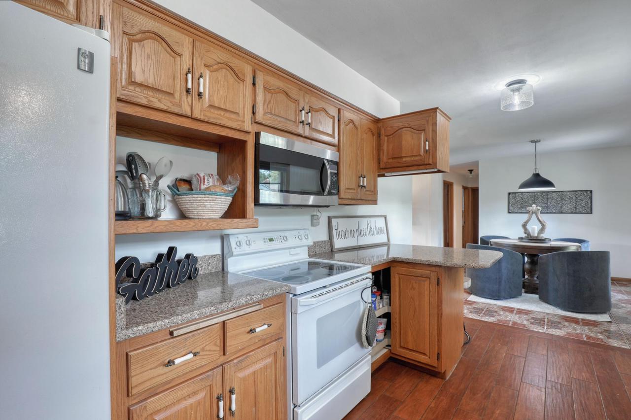 W158N5752 Elmway DRIVE