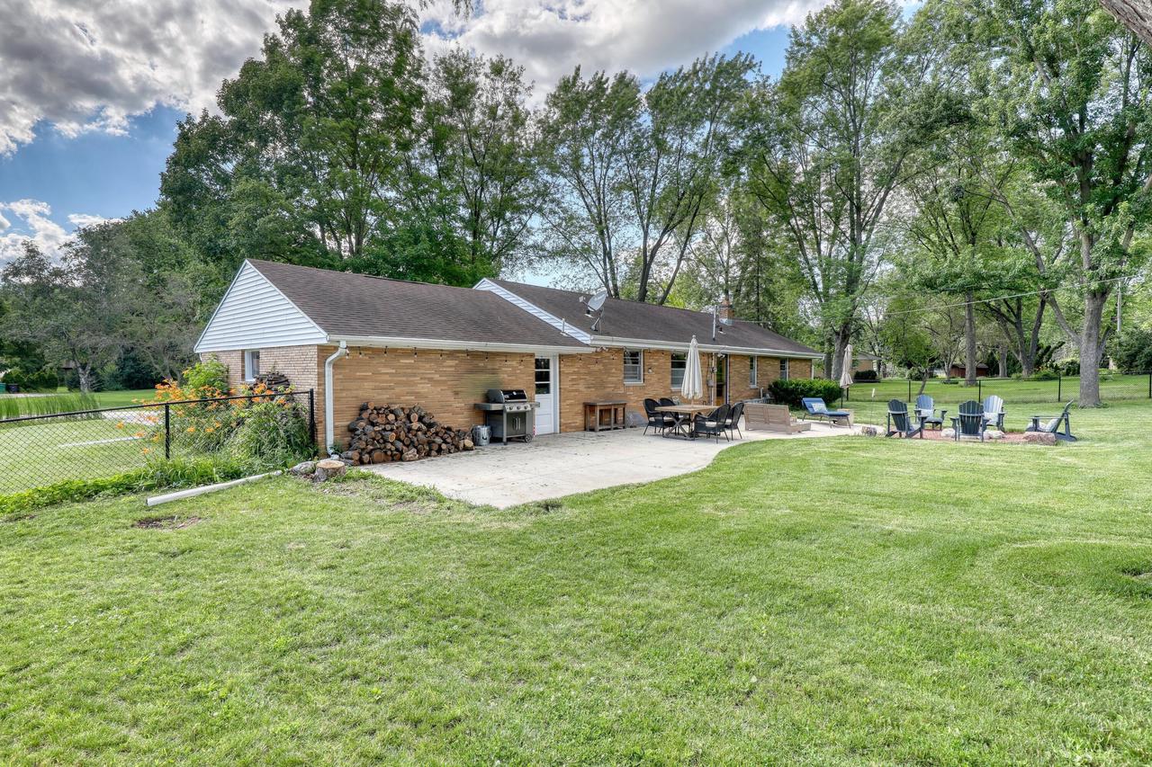 W158N5752 Elmway DRIVE