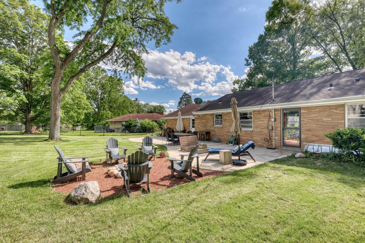 W158N5752 Elmway DRIVE