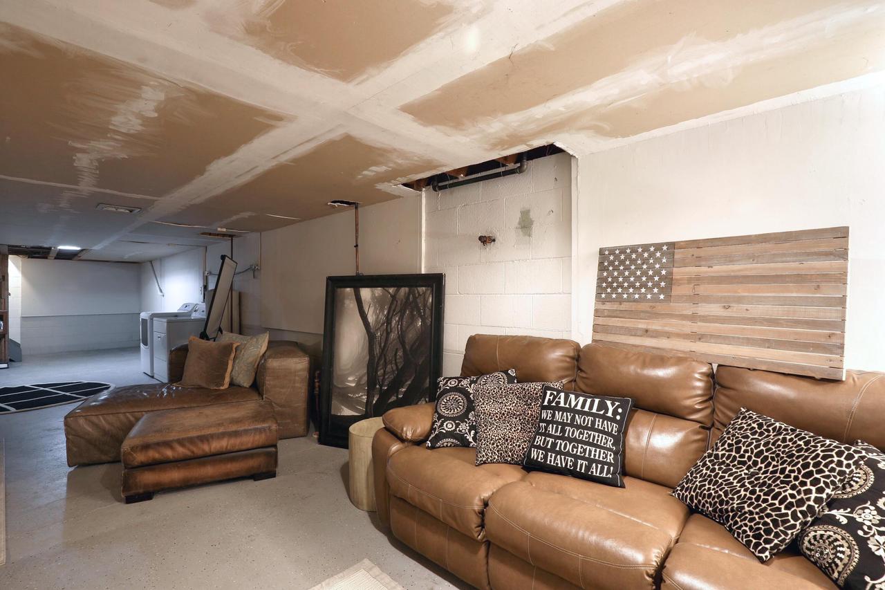 W158N5752 Elmway DRIVE