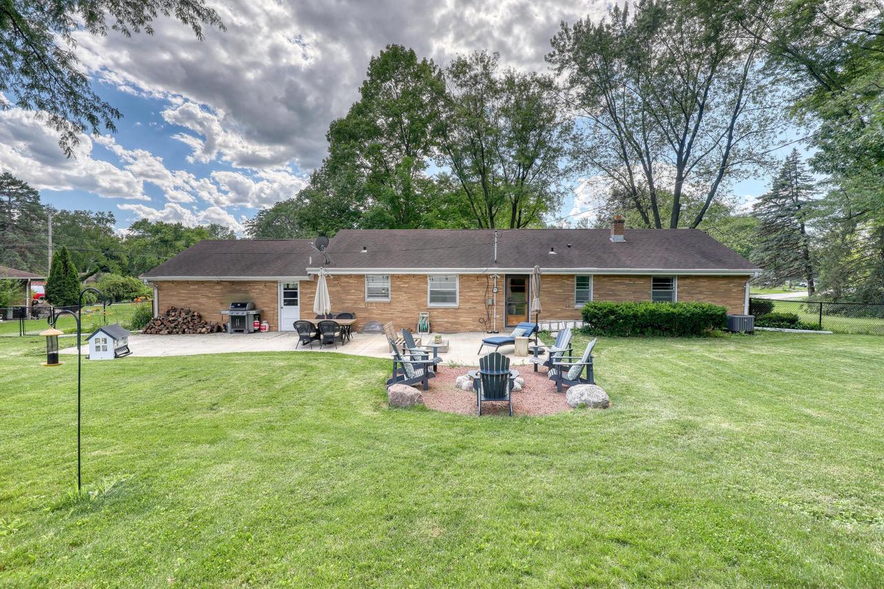 W158N5752 Elmway DRIVE