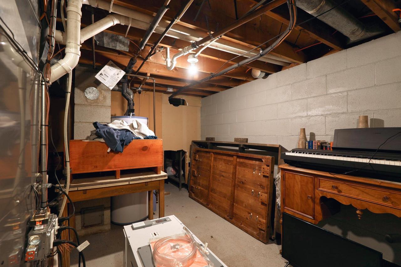 W158N5752 Elmway DRIVE