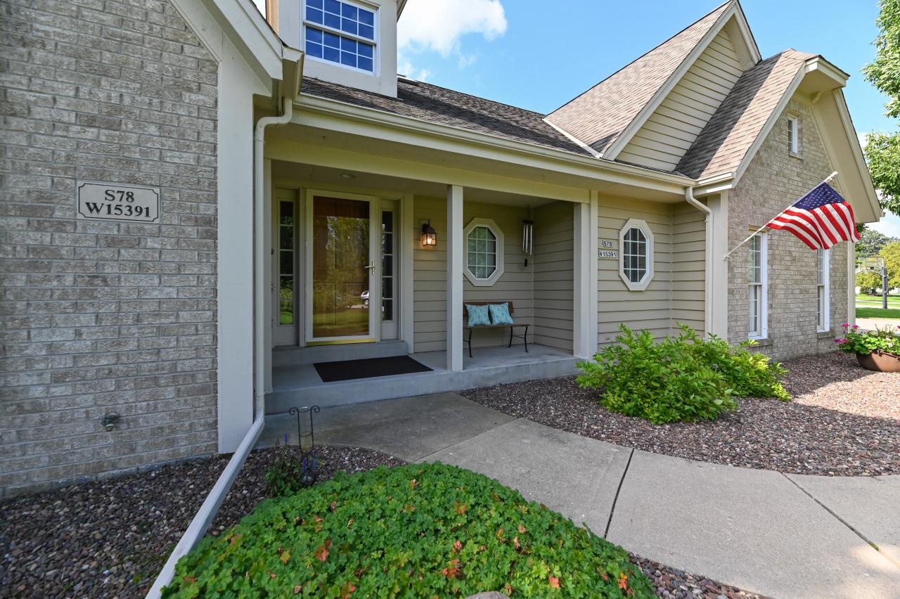 S78W15391 Foxtail CIRCLE